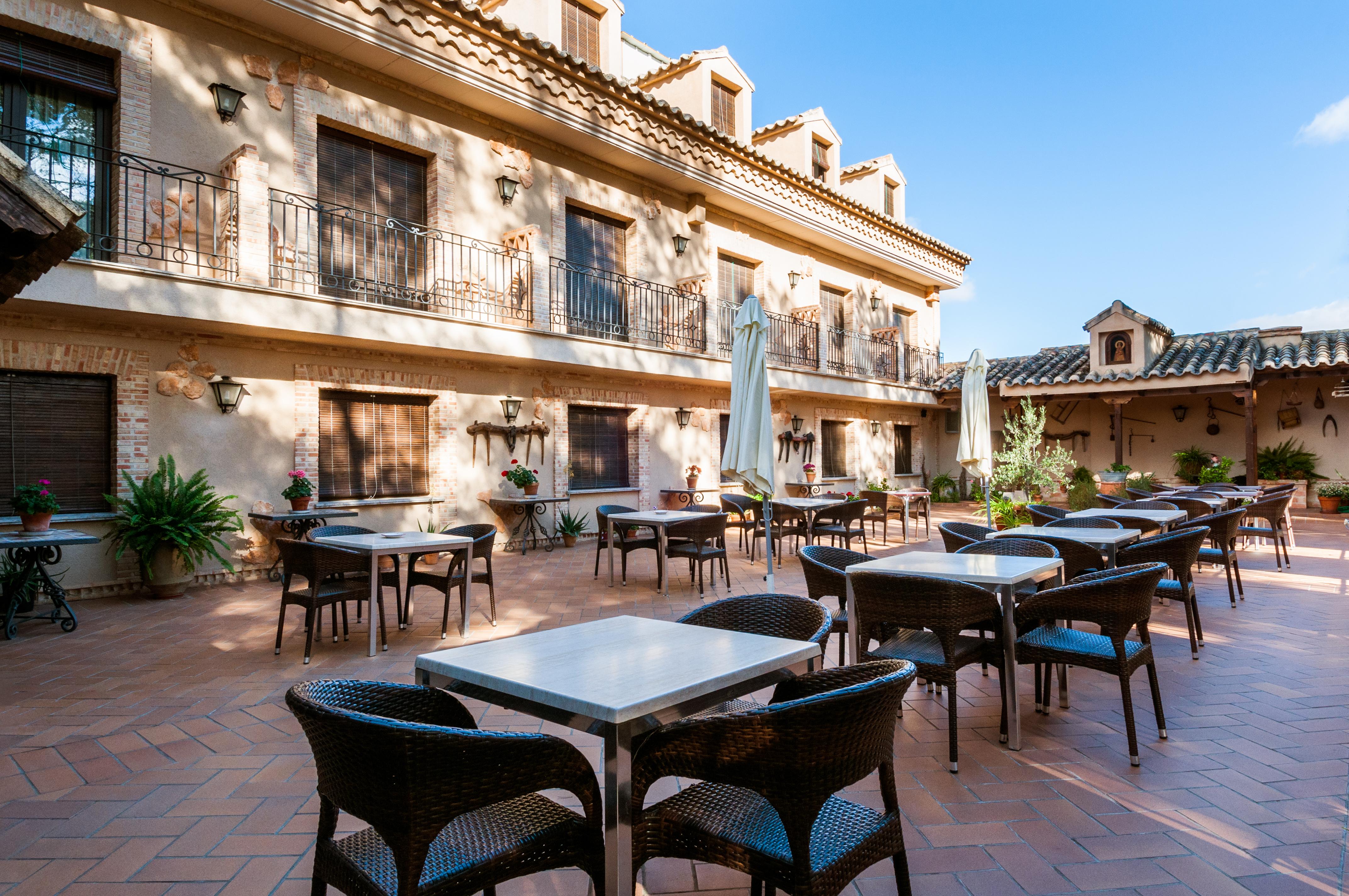 Hotel Dona Manuela Daimiel Exterior photo