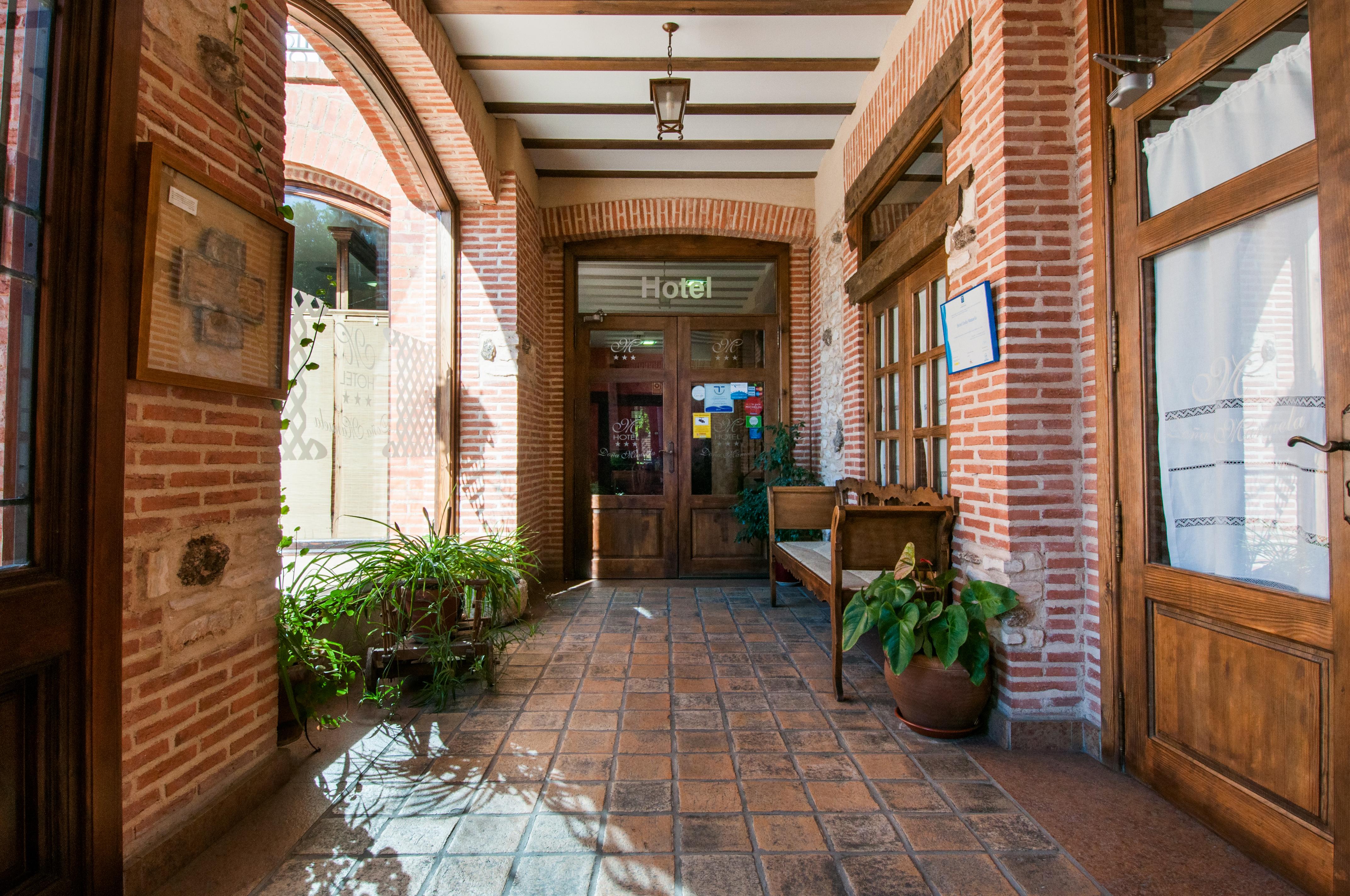 Hotel Dona Manuela Daimiel Exterior photo
