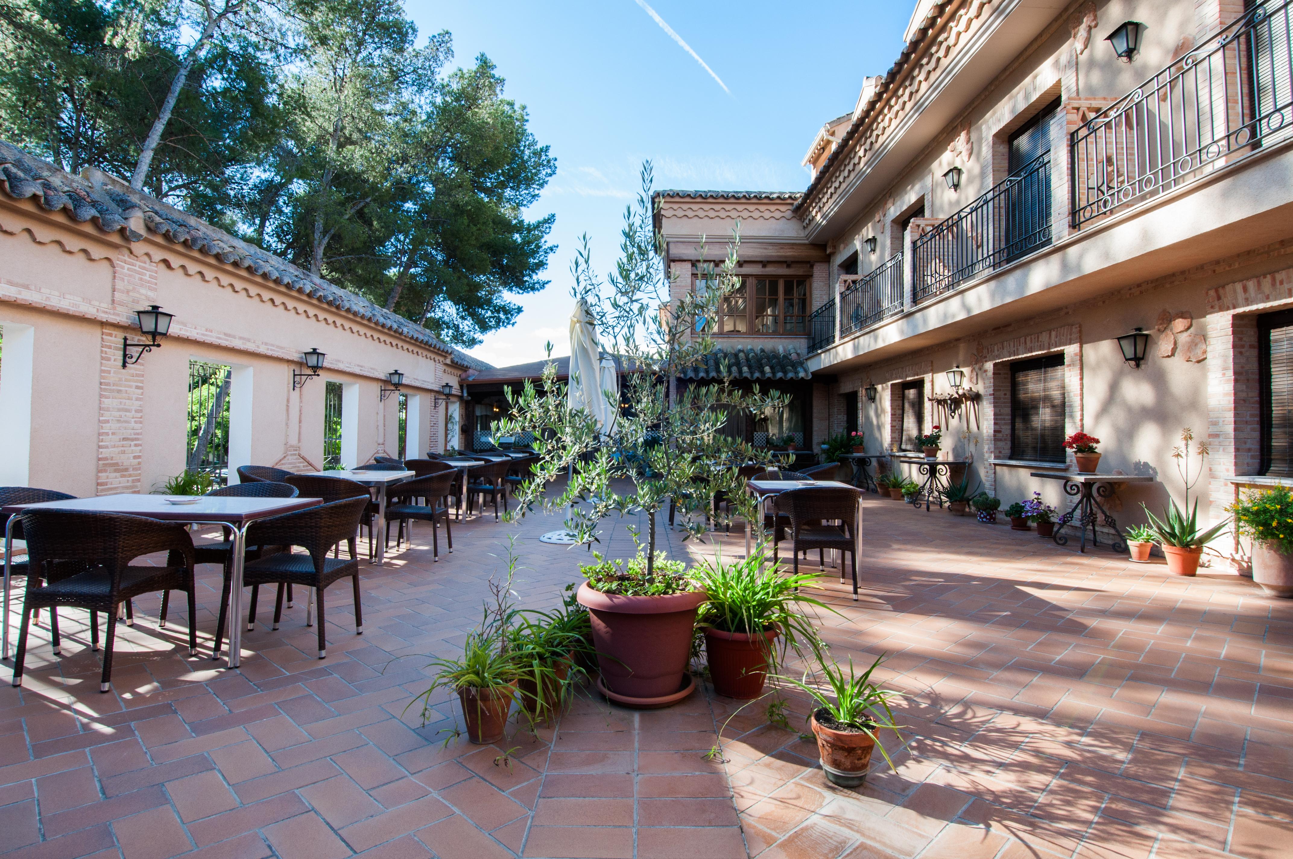 Hotel Dona Manuela Daimiel Exterior photo
