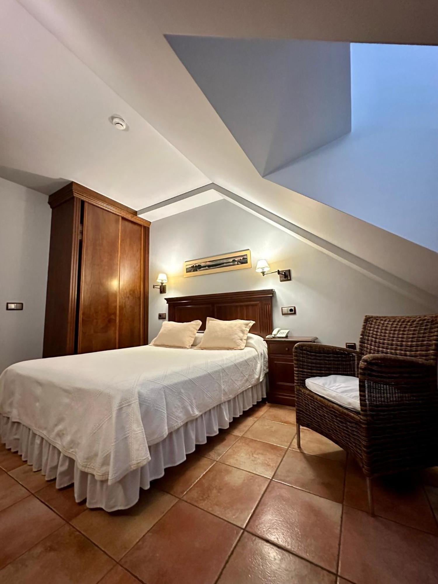 Hotel Dona Manuela Daimiel Exterior photo